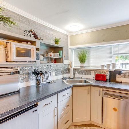 Charming Updated Retreat Walk To Lake Stevens! Exterior photo