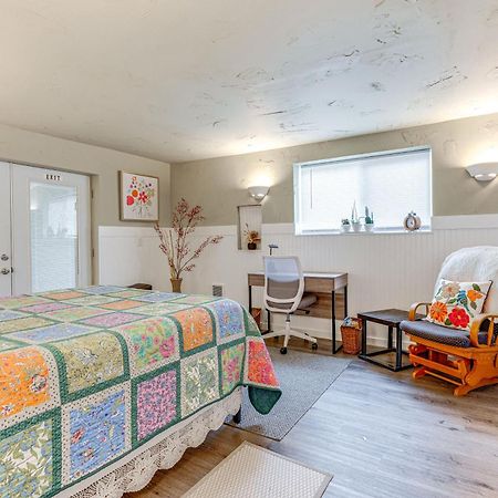 Charming Updated Retreat Walk To Lake Stevens! Exterior photo