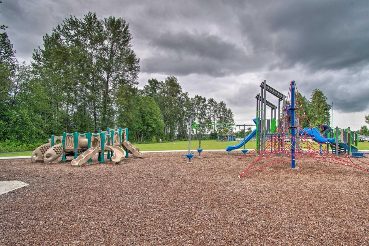 Charming Updated Retreat Walk To Lake Stevens! Exterior photo