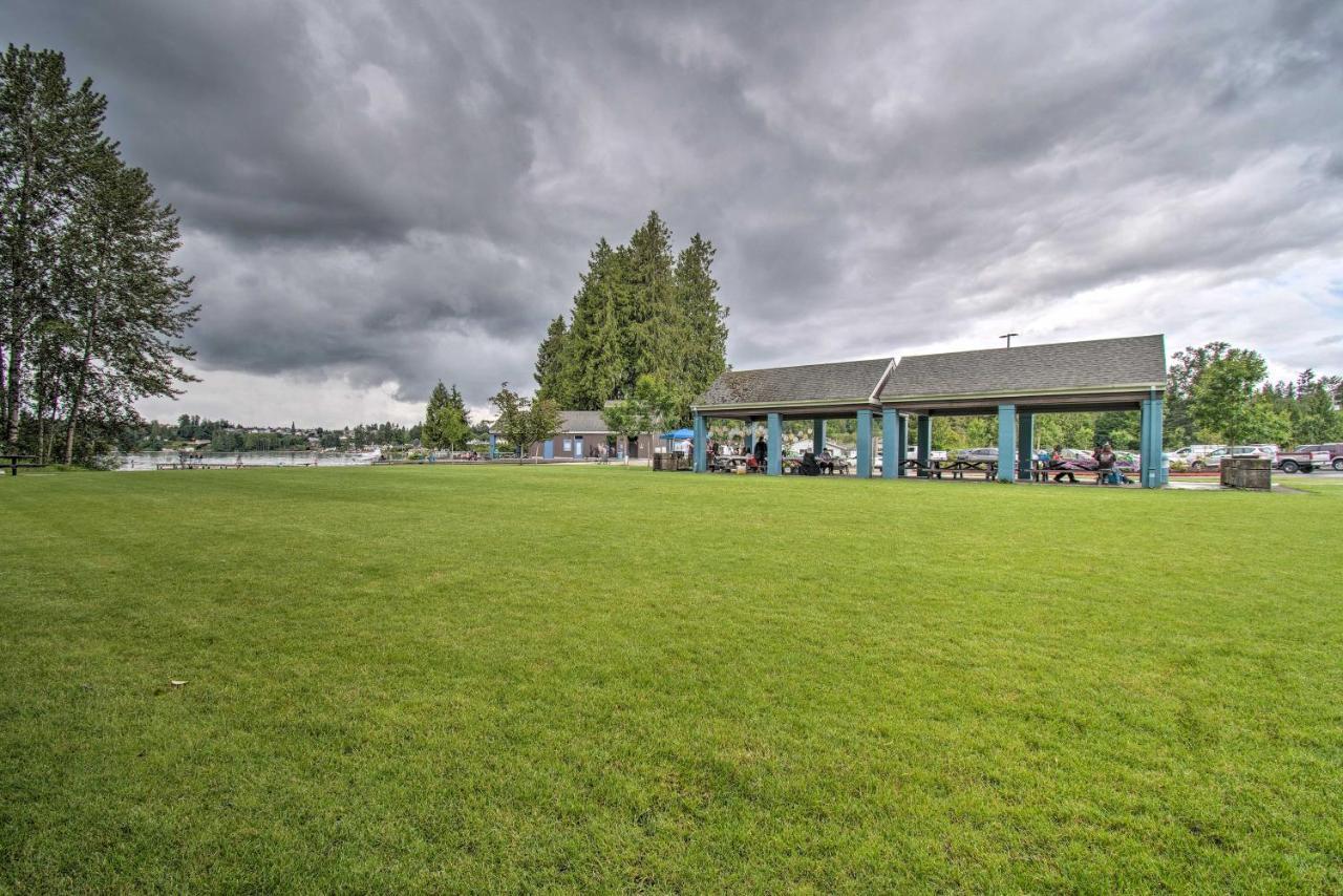 Charming Updated Retreat Walk To Lake Stevens! Exterior photo
