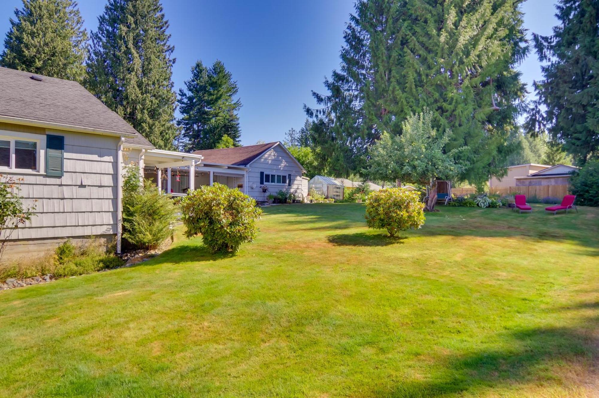 Charming Updated Retreat Walk To Lake Stevens! Exterior photo