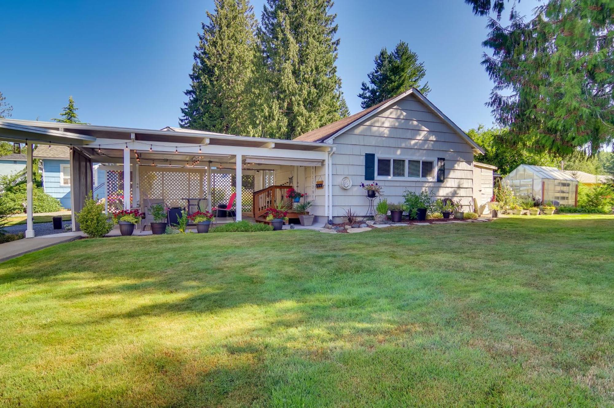 Charming Updated Retreat Walk To Lake Stevens! Exterior photo