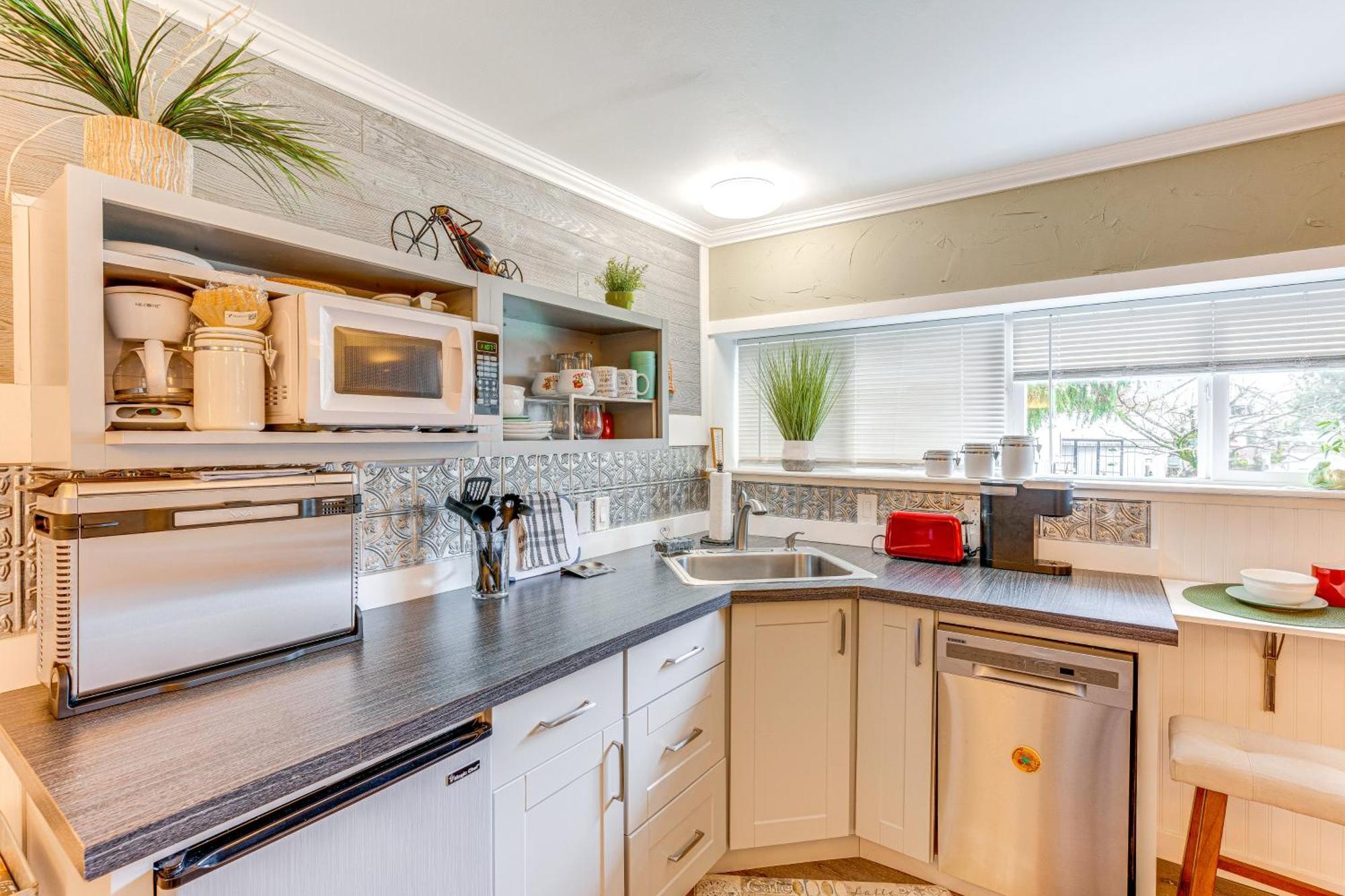 Charming Updated Retreat Walk To Lake Stevens! Exterior photo