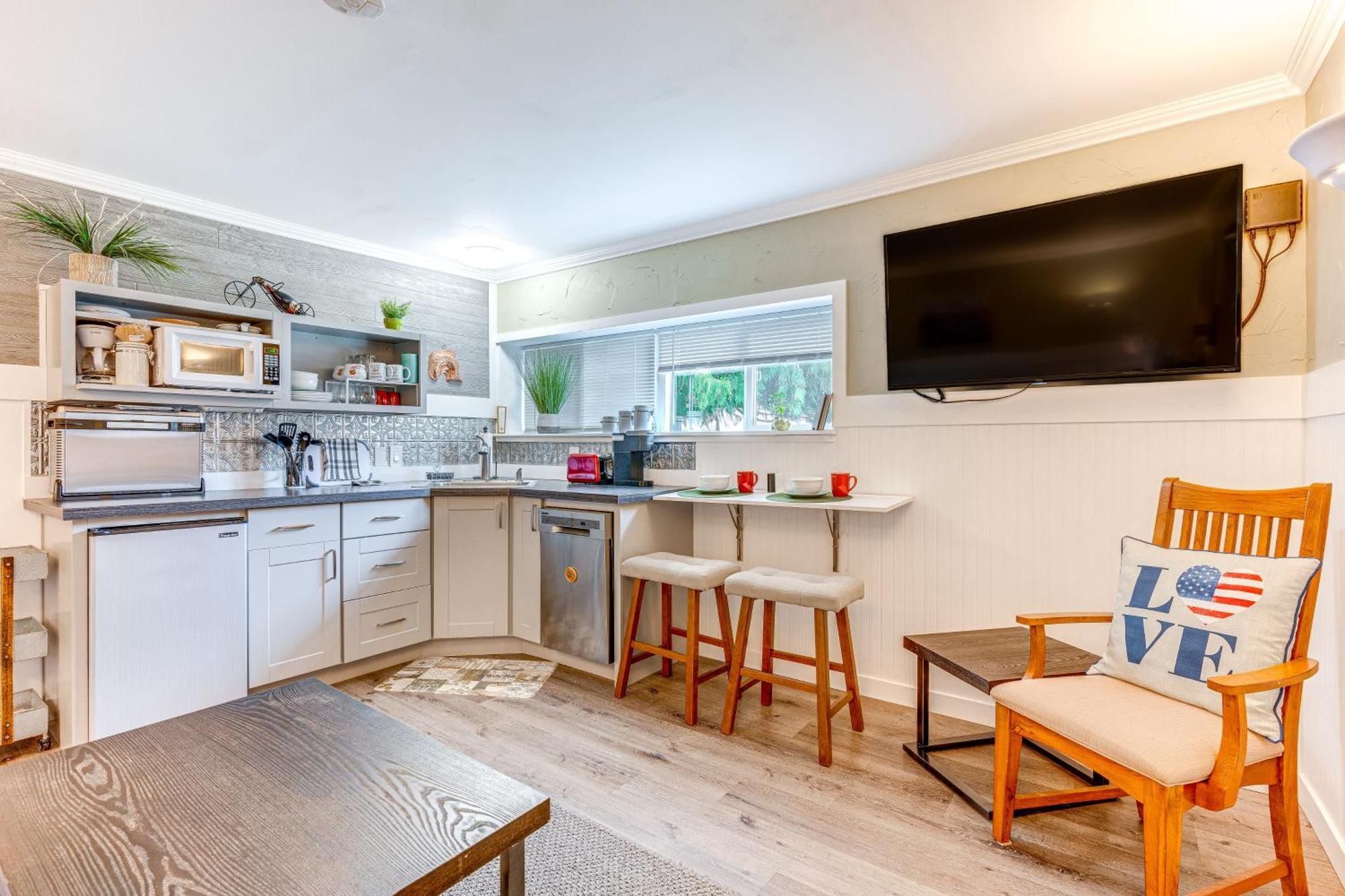 Charming Updated Retreat Walk To Lake Stevens! Exterior photo